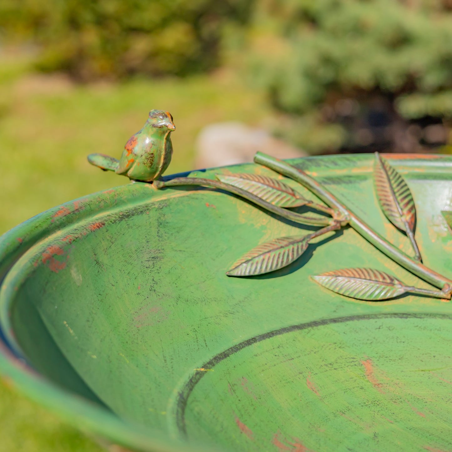 Two Birds Iron Birdbath with Verdi Green Finish